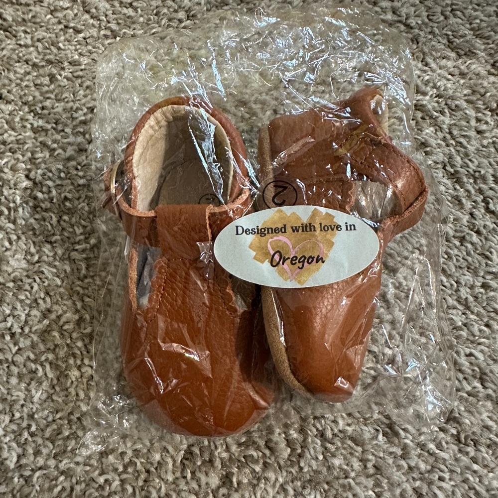 NEW Little Love Bug Shoes size 2 pecan t-bars